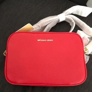 MICHAEL MICHAEL KORS
Ginny Pebble Leather Camera Bag Bright Red